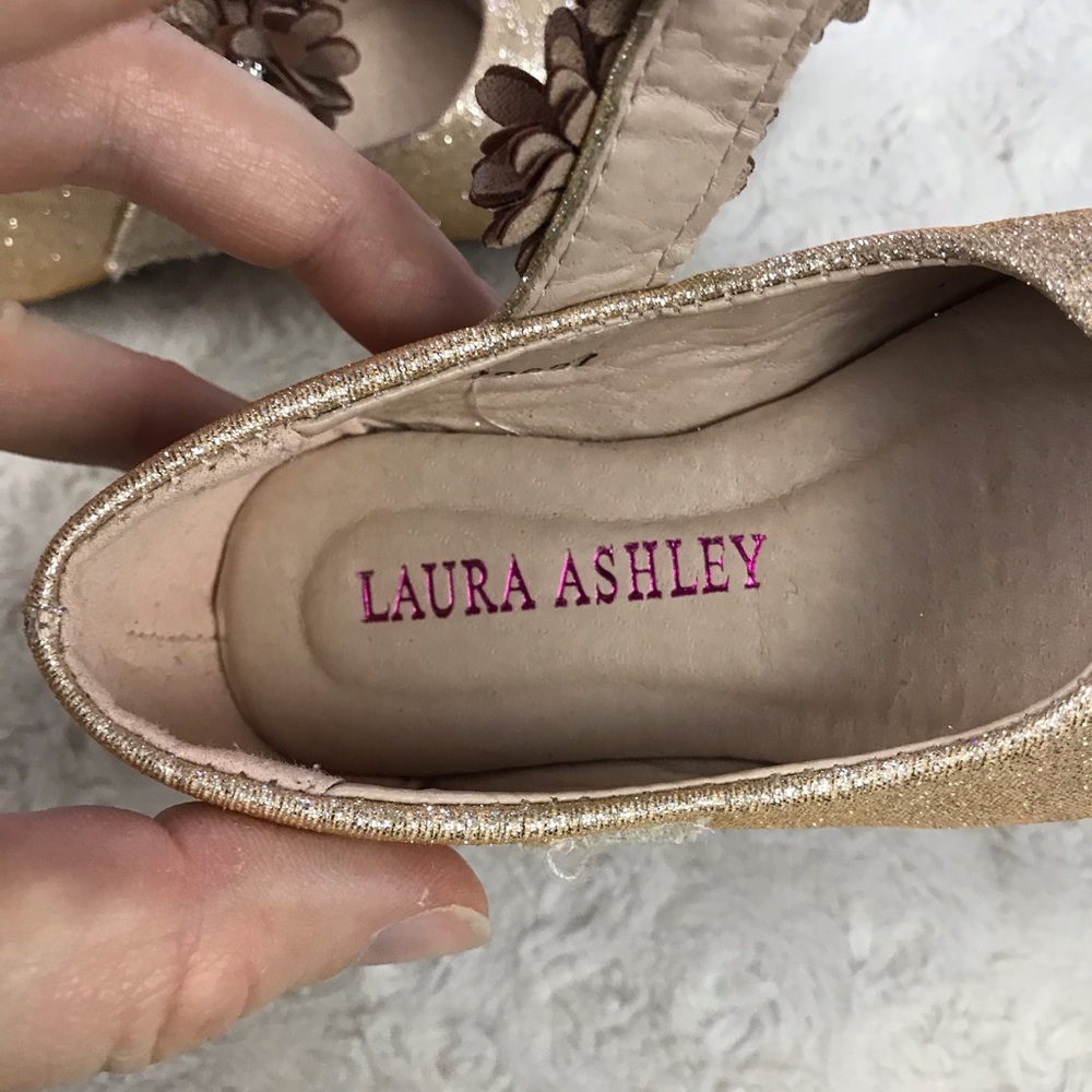 Laura Ashley Dress Shoes Size 6-9 Months Glitter - Picture 6 of 7